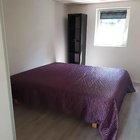 Σπίτι διακοπών Lovely With And Hot Tub Outside Hals