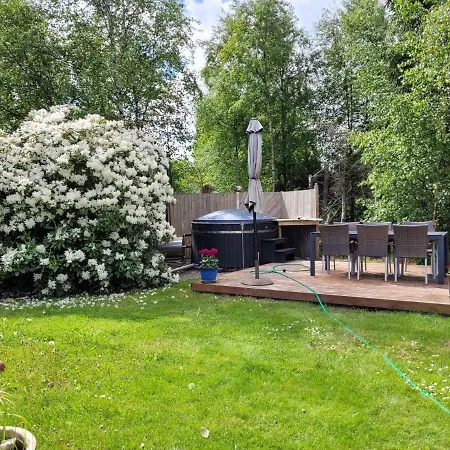 Holiday home Lovely With And Hot Tub Outside *