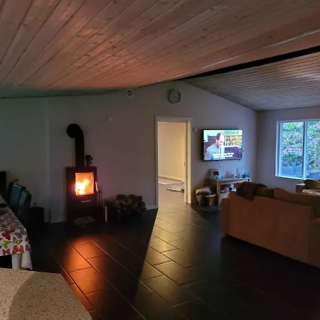 Lovely With And Hot Tub Outside Holiday home