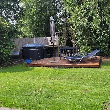 Lovely With And Hot Tub Outside *