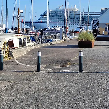 Lovely With And Hot Tub Outside Tatil Evi Hals