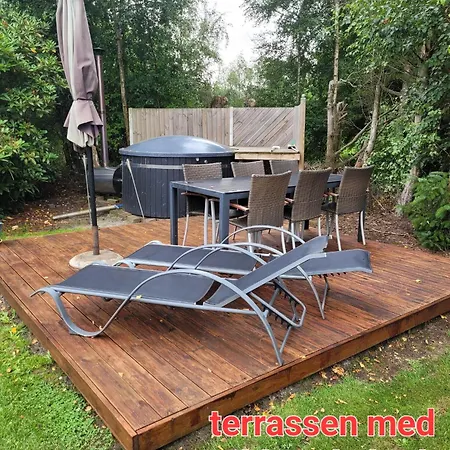 Vakantiehuis Prachtig Vrij Zomerhuis Met En Wildernisbad Hals